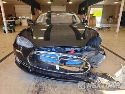 Piąte zdjęcie samochodu w środku: 2014 TESLA MODEL S VIN:5YJSA1H10EFP55778 - miniatura