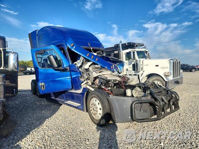 Czwarte zdjęcie samochodu z boku: 2025 FREIGHTLINER CASCADIA 126