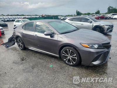 Czwarte zdjęcie samochodu z boku: 2020 TOYOTA CAMRY SE VIN:4T1G11AKXLU968374 - miniatura
