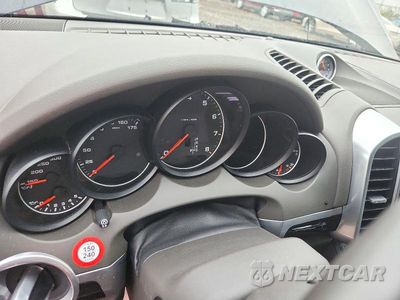 Zdjęcie 9 z 13 samochodu: 2017 PORSCHE CAYENNE VIN:WP1AA2A23HKA86612 - miniatura