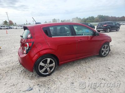 Trzecie zdjęcie samochodu z tyłu: 2015 CHEVROLET SONIC RS VIN:1G1JH6SB8F4214565 - miniatura