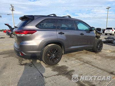 Trzecie zdjęcie samochodu z tyłu: 2019 TOYOTA HIGHLANDER SE VIN:5TDJZRFH8KS960291 - miniatura