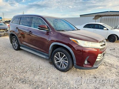 Czwarte zdjęcie samochodu z boku: 2019 TOYOTA HIGHLANDER XLE VIN:5TDKZRFH7KS332470 - miniatura