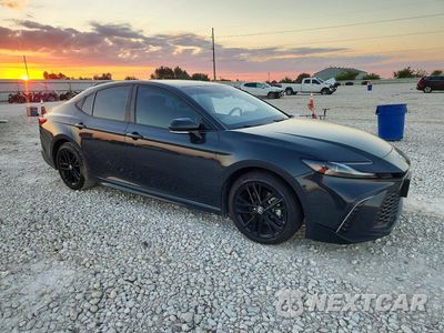 Czwarte zdjęcie samochodu z boku: 2025 TOYOTA CAMRY SE VIN:4T1DAACKXSU123555 - miniatura