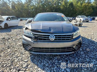 Piąte zdjęcie samochodu w środku: 2017 VOLKSWAGEN PASSAT R-LINE VIN:1VWDT7A37HC038939 - miniatura