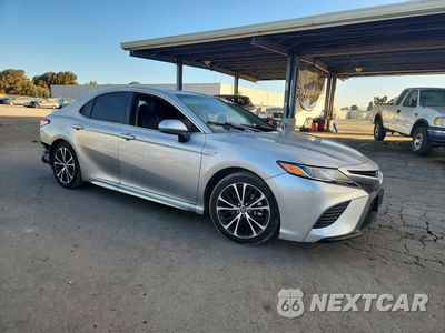 Czwarte zdjęcie samochodu z boku: 2018 TOYOTA CAMRY HYBRID SE VIN:4T1B21HK6JU505755 - miniatura