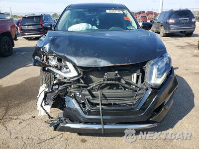 Piąte zdjęcie samochodu w środku: 2019 NISSAN ROGUE S VIN:5N1AT2MV1KC826723 - miniatura