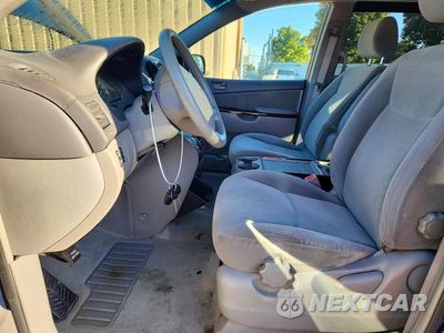 Zdjęcie 7 z 13 samochodu: 2004 TOYOTA SIENNA LE 8 PASSENGER VIN:5TDZA23C74S040276 - miniatura