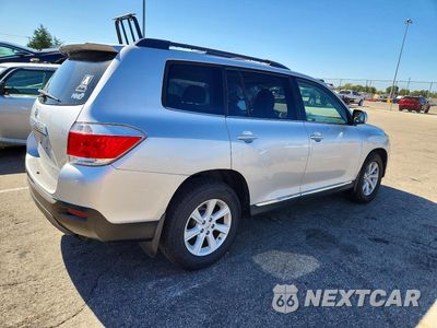 Trzecie zdjęcie samochodu z tyłu: 2013 TOYOTA HIGHLANDER SE VIN:5TDBK3EH8DS200243 - miniatura