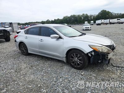 Czwarte zdjęcie samochodu z boku: 2017 NISSAN ALTIMA 2.5 S VIN:1N4AL3AP8HC237313 - miniatura