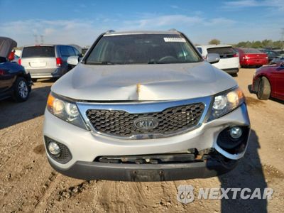 Piąte zdjęcie samochodu w środku: 2013 KIA SORENTO LX VIN:5XYKT4A61DG405861 - miniatura