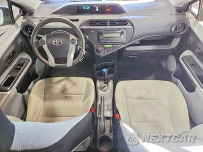 Zdjęcie 8 z 12 samochodu: 2013 TOYOTA PRIUS C ONE VIN:JTDKDTB31D1536624 - miniatura