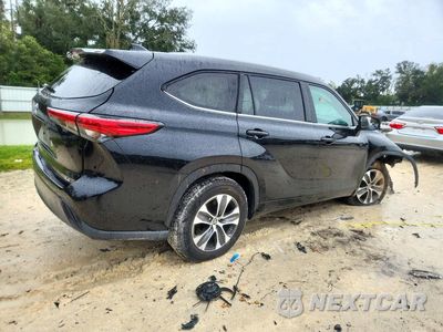 Trzecie zdjęcie samochodu z tyłu: 2022 TOYOTA HIGHLANDER XLE VIN:5TDGZRAH6NS140815 - miniatura