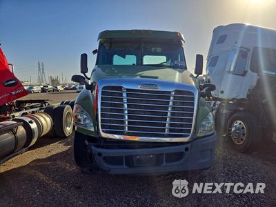 Piąte zdjęcie samochodu w środku: 2015 FREIGHTLINER CASCADIA 125 SEMI TRUCK VIN:3AKJGED51FSGK1208 - miniatura