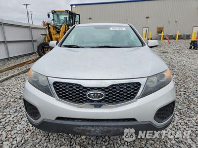 Piąte zdjęcie samochodu w środku: 2011 KIA SORENTO LX VIN:5XYKTCA18BG014198 - miniatura