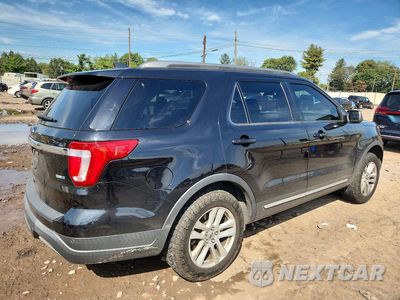 Trzecie zdjęcie samochodu z tyłu: 2019 FORD EXPLORER XLT VIN:1FM5K8DHXKGA15089 - miniatura