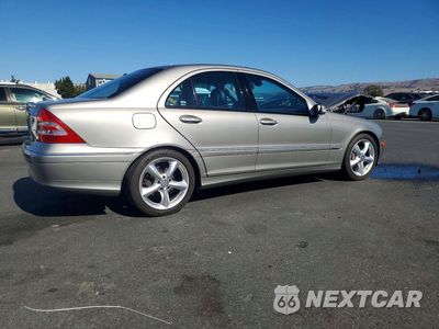 Trzecie zdjęcie samochodu z tyłu: 2004 MERCEDES-BENZ C 230K SPORT SEDAN VIN:WDBRF40J34F512584 - miniatura