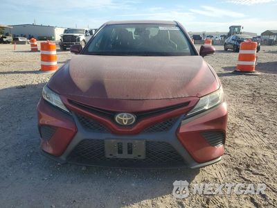 Piąte zdjęcie samochodu w środku: 2018 TOYOTA CAMRY SE VIN:4T1B11HK4JU560983 - miniatura