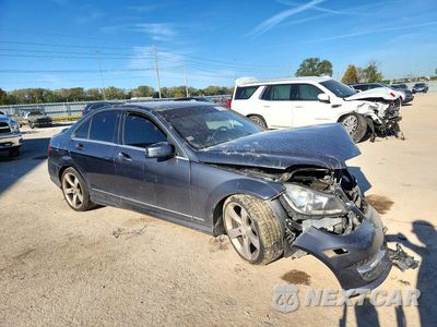 Czwarte zdjęcie samochodu z boku: 2014 MERCEDES-BENZ C 250 VIN:WDDGF4HB1EA964351 - miniatura