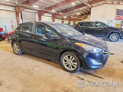 Czwarte zdjęcie samochodu z boku: 2013 HYUNDAI ELANTRA GT BASE VIN:KMHD35LE3DU027619 - miniatura