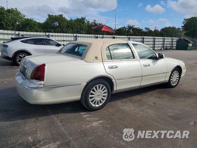 Trzecie zdjęcie samochodu z tyłu: 2005 LINCOLN TOWN CAR SIGNATURE VIN:1LNHM81W75Y649243 - miniatura