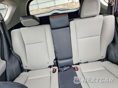 Zdjęcie 10 z 13 samochodu: 2018 TOYOTA RAV4 LIMITED VIN:JTMYFREV5JD119053 - miniatura