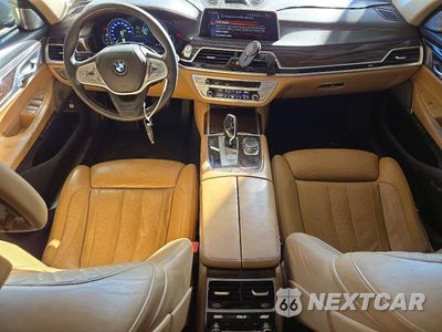 Zdjęcie 8 z 12 samochodu: 2016 BMW 750 XI VIN:WBA7F2C51GG418081 - miniatura