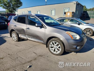 Czwarte zdjęcie samochodu z boku: 2013 NISSAN ROGUE S VIN:JN8AS5MV2DW143914 - miniatura