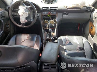 Zdjęcie 8 z 12 samochodu: 2004 MERCEDES-BENZ C 240 VIN:WDBRF61J24A593469 - miniatura