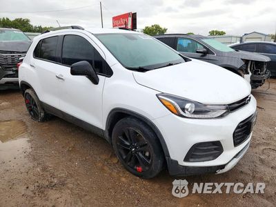 Czwarte zdjęcie samochodu z boku: 2019 CHEVROLET TRAX 1LT VIN:3GNCJLSB4KL247383 - miniatura
