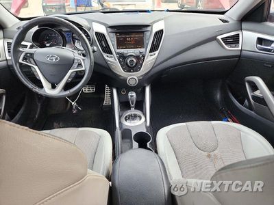 Zdjęcie 8 z 13 samochodu: 2012 HYUNDAI VELOSTER BASE VIN:KMHTC6AD1CU032750 - miniatura