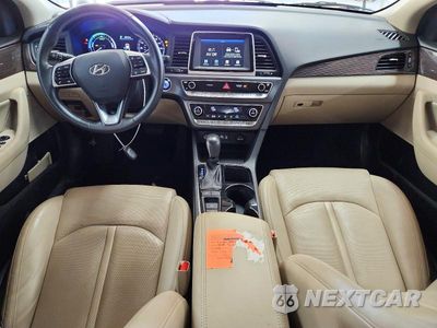 Zdjęcie 8 z 12 samochodu: 2019 HYUNDAI SONATA HYBRID LIMITED VIN:KMHE34L33KA092594 - miniatura