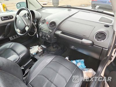 Zdjęcie 8 z 12 samochodu: 2010 VOLKSWAGEN NEW BEETLE VIN:3VWRG3AL0AM002999 - miniatura