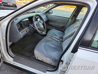 Zdjęcie 7 z 12 samochodu: 1998 FORD CROWN VICTORIA VIN:2FAFP73W2WX100728 - miniatura