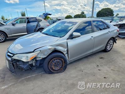 2017 TOYOTA CAMRY LE 4T1BF1FK9HU669213 - główne zdjęcie licytacji z USA - miniatura