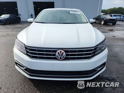 Piąte zdjęcie samochodu w środku: 2016 VOLKSWAGEN PASSAT SE VIN:1VWBT7A39GC012154 - miniatura