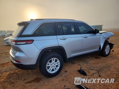 Trzecie zdjęcie samochodu z tyłu: 2023 JEEP GRAND CHEROKEE LAREDO VIN:1C4RJHAG8PC606606 - miniatura