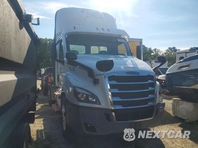 Czwarte zdjęcie samochodu z boku: 2022 FREIGHTLINER CASCADIA 116 VIN:3AKBHTDV8NDND5444 - miniatura