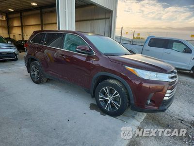 Czwarte zdjęcie samochodu z boku: 2019 TOYOTA HIGHLANDER LE PLUS VIN:5TDBZRFH4KS725651 - miniatura