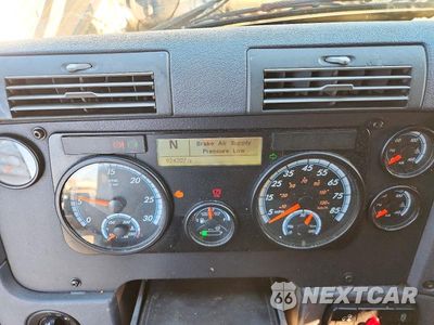 Zdjęcie 9 z 13 samochodu: 2018 FREIGHTLINER CASCADIA 125 SEMI TRUCK VIN:3AKJGLDR6JSHG6370 - miniatura