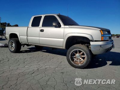 Czwarte zdjęcie samochodu z boku: 2004 CHEVROLET SILVERADO K1500 VIN:2GCEK19T441194108 - miniatura