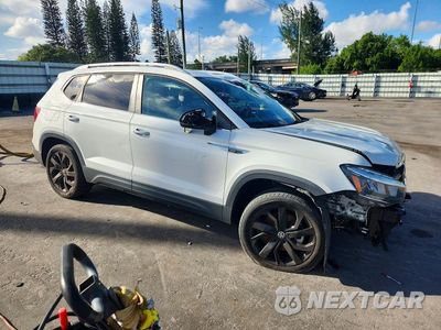 Czwarte zdjęcie samochodu z boku: 2022 VOLKSWAGEN TAOS SE VIN:3VVTX7B22NM018098 - miniatura