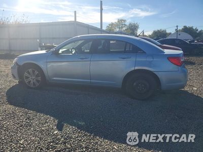 Drugie zdjęcie samochodu z przodu: 2013 CHRYSLER 200 LX VIN:1C3CCBAB8DN698743 - miniatura
