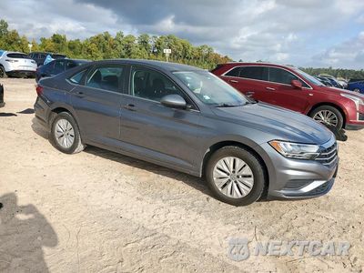Czwarte zdjęcie samochodu z boku: 2019 VOLKSWAGEN JETTA S VIN:3VWC57BU0KM230528 - miniatura