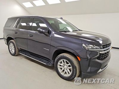 Czwarte zdjęcie samochodu z boku: 2023 CHEVROLET TAHOE C1500 LS VIN:1GNSCMKD2PR391107 - miniatura