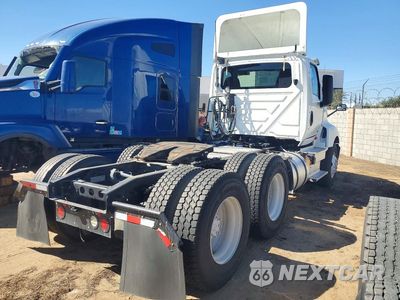 Trzecie zdjęcie samochodu z tyłu: 2019 INTERNATIONAL LT625 SEMI TRUCK VIN:3HCDZTZR5KL379595 - miniatura
