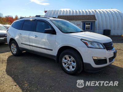 Czwarte zdjęcie samochodu z boku: 2017 CHEVROLET TRAVERSE LS VIN:1GNKRFED0HJ153617 - miniatura