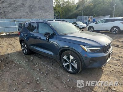 Czwarte zdjęcie samochodu z boku: 2026 VOLVO XC40 CORE VIN:YV4L12UJ2T22B1047 - miniatura