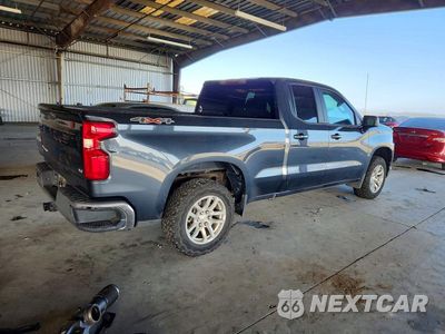 Trzecie zdjęcie samochodu z tyłu: 2020 CHEVROLET SILVERADO K1500 LT VIN:1GCRYDED4LZ271548 - miniatura