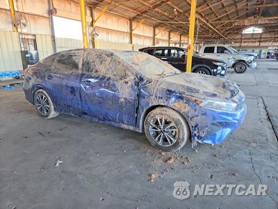 Czwarte zdjęcie samochodu z boku: 2023 KIA FORTE LXS VIN:3KPF24AD0PE518558 - miniatura